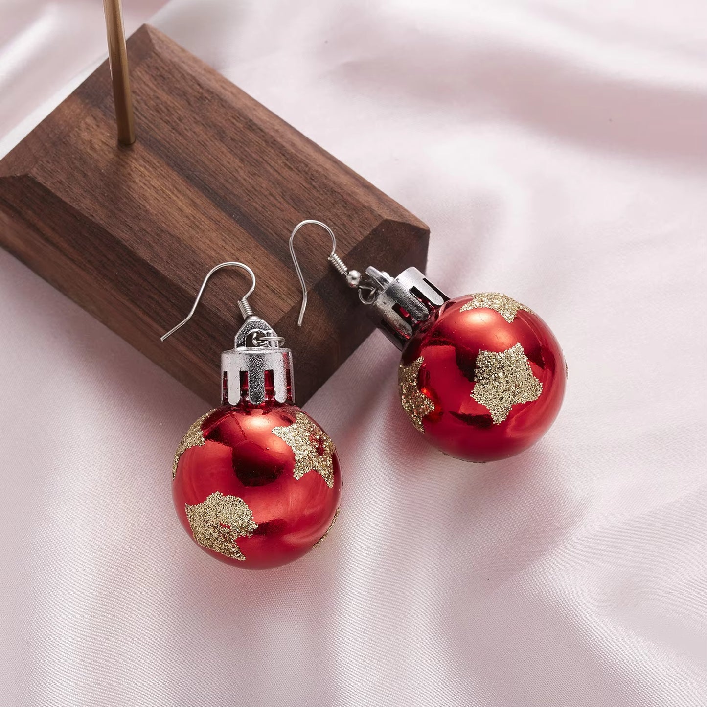 2024 New Fashion Christmas Earrings Creative Christmas Bulb Drop Earring for Women Christmas Gift Colorful Ball Dangle Earrings