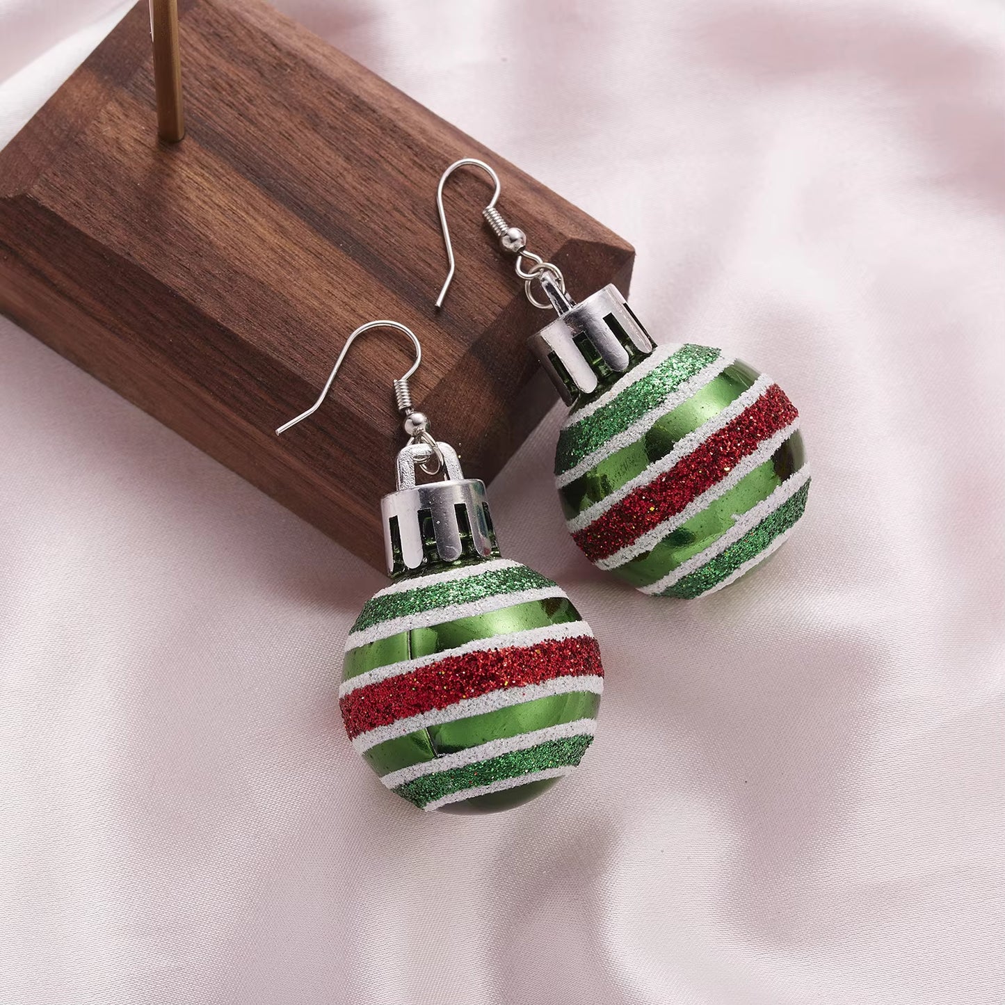 2024 New Fashion Christmas Earrings Creative Christmas Bulb Drop Earring for Women Christmas Gift Colorful Ball Dangle Earrings