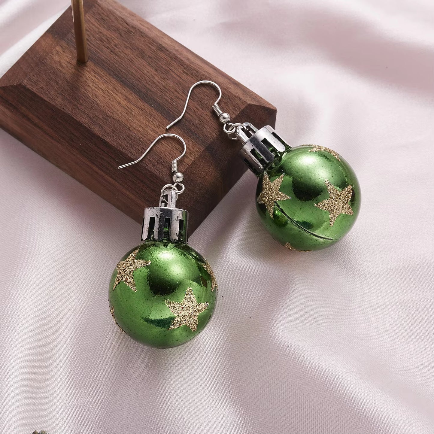 2024 New Fashion Christmas Earrings Creative Christmas Bulb Drop Earring for Women Christmas Gift Colorful Ball Dangle Earrings