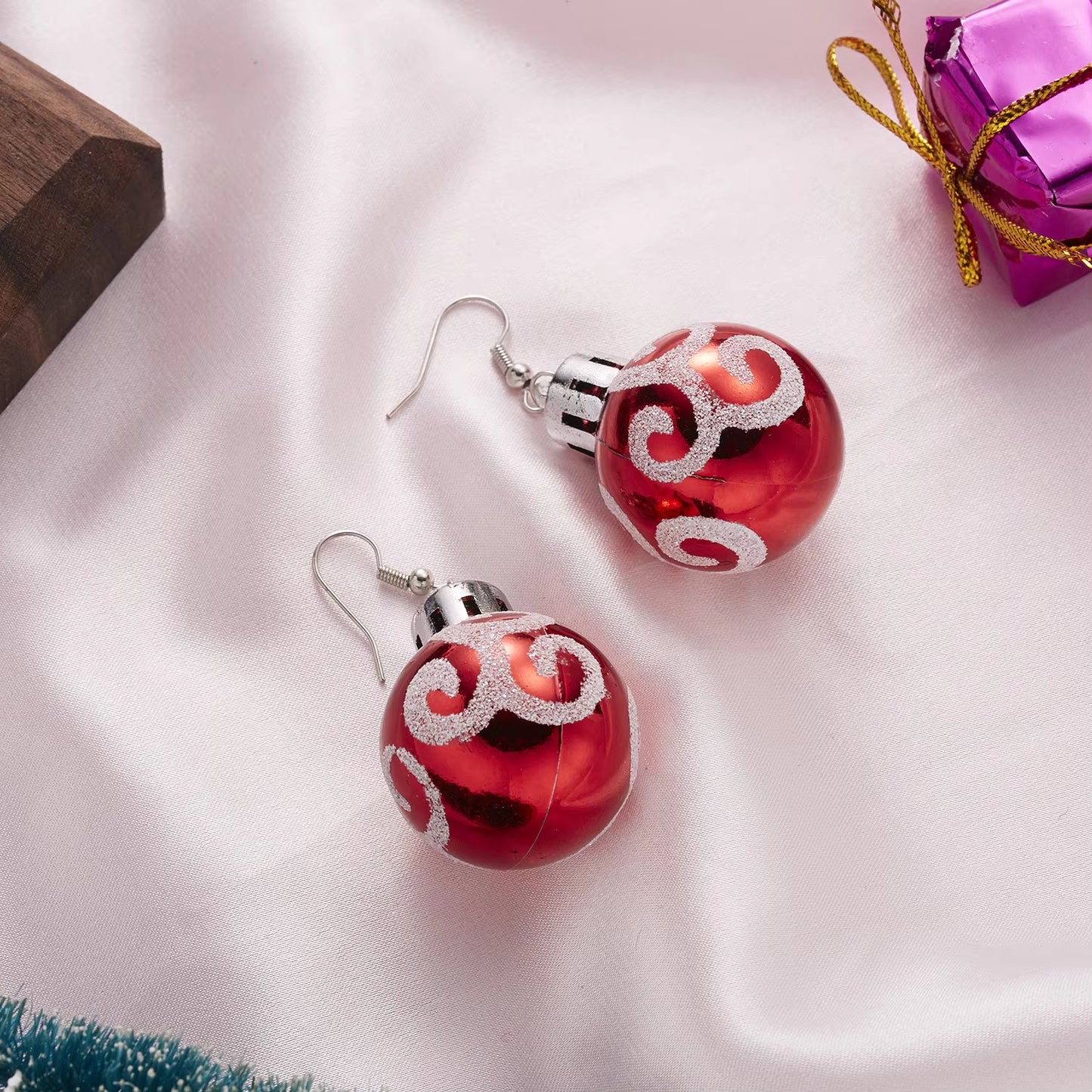2024 New Fashion Christmas Earrings Creative Christmas Bulb Drop Earring for Women Christmas Gift Colorful Ball Dangle Earrings
